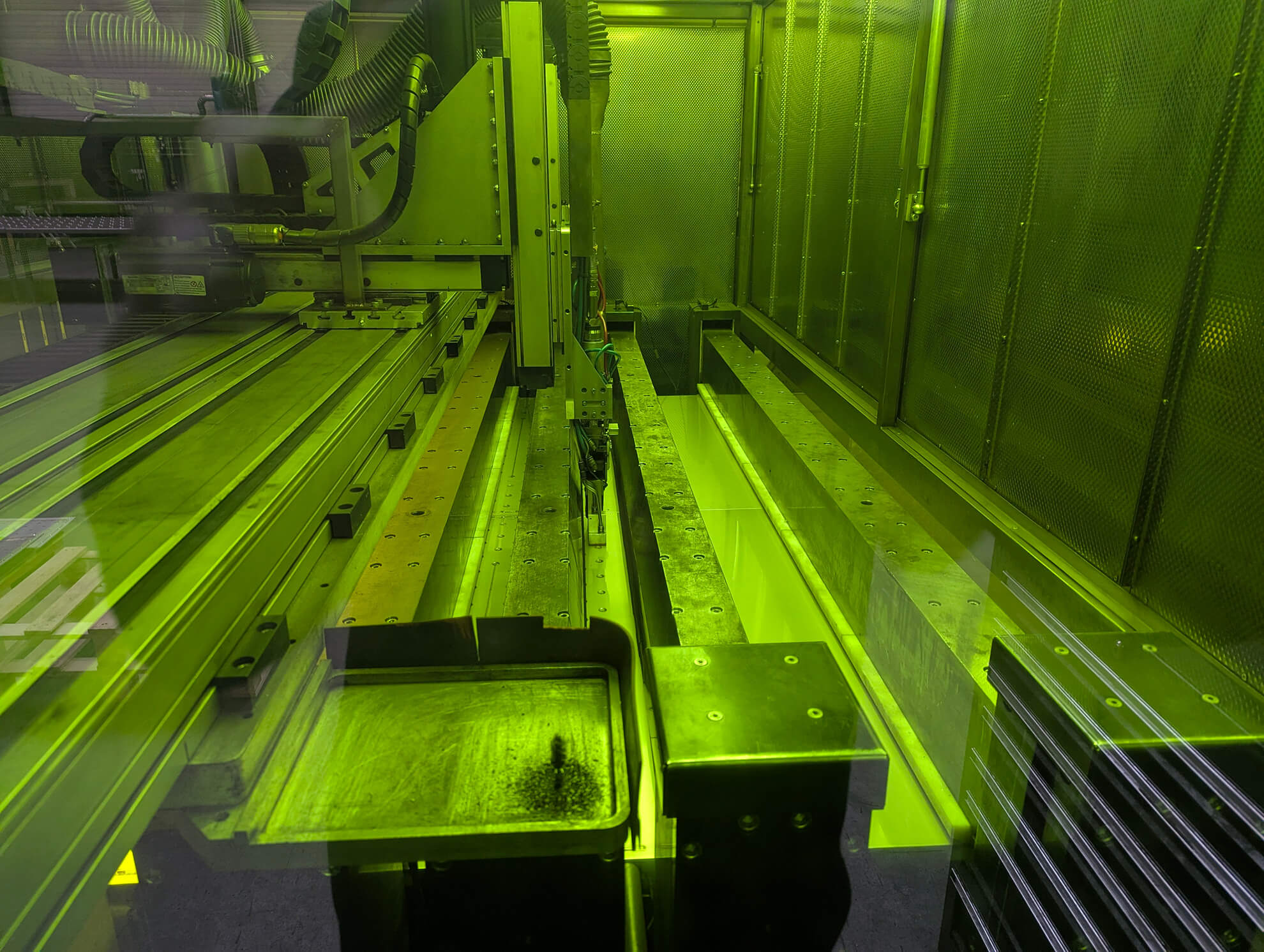 Optimalisatie van zonne energie voor lasersnijtechniek productie in Enschede
